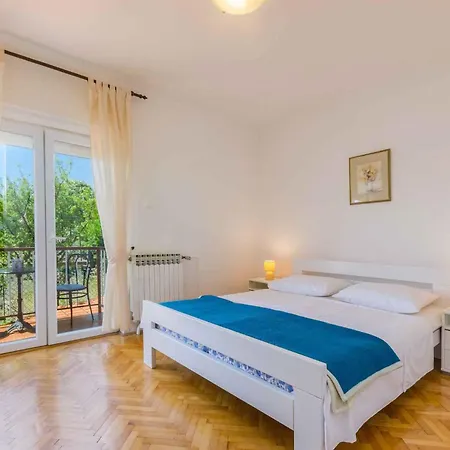 In 39233 Apartment *