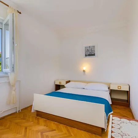 In 39233 Apartment *